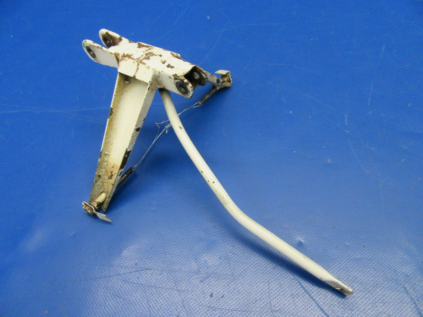 Piper PA-24-250 Comanche Stabilator Trim Tab Bellcrank P/N 20836-00 (1219-220)