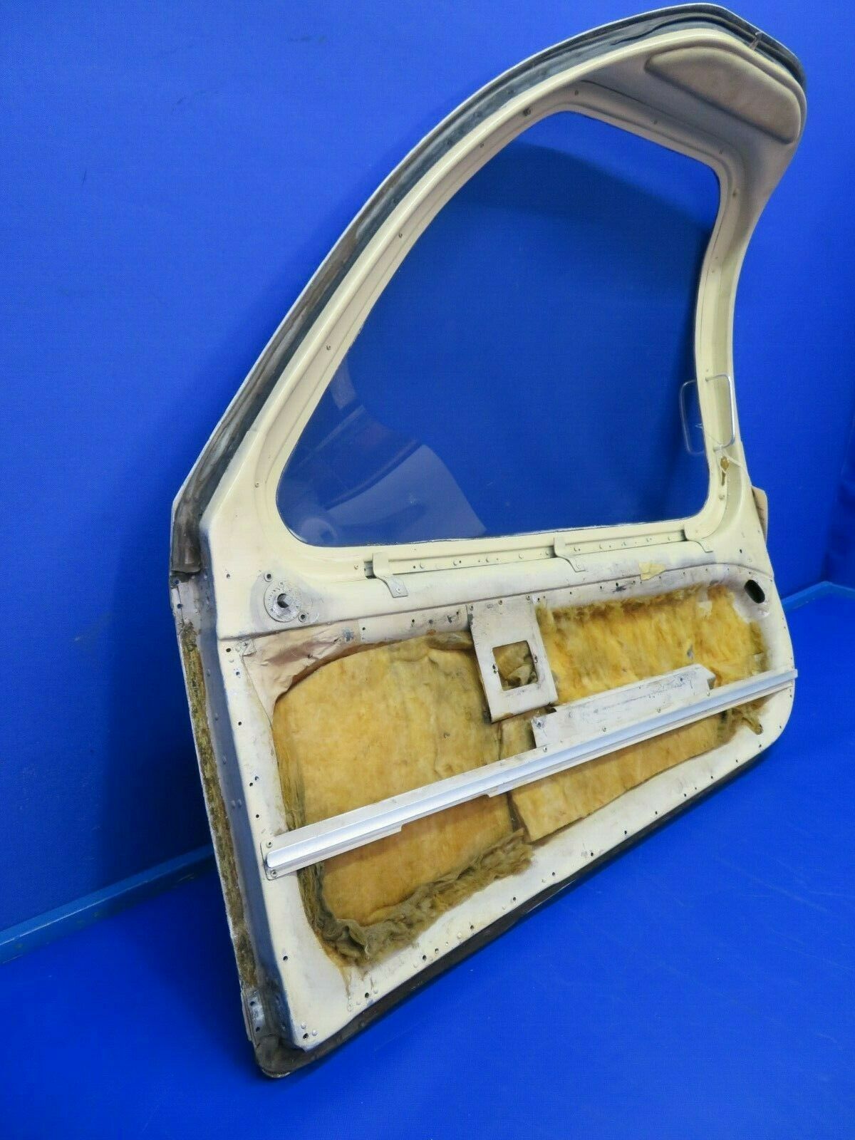 1964 Beech Baron 95-B55 Cabin Door w/ Key Gray Tint P/N 95-420012-606 (0320-165)