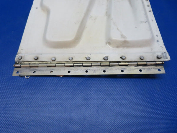 Cessna 401 / 401A RH OTBD Main Gear Door Assy P/N 0826002-203 (1223-351)