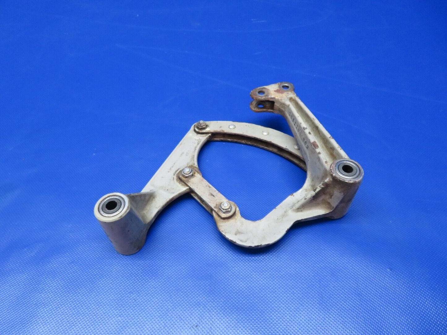 Early Cessna 310 RH MG Idler & Rock Arm Bellcrank Assy P/N 0841104-4 (1223-226)