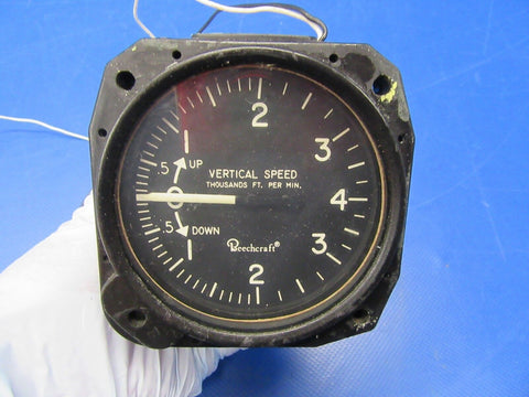 United Instruments Vertical Speed Indicator Lighted 28V P/N 7040-B4L (0918-93)
