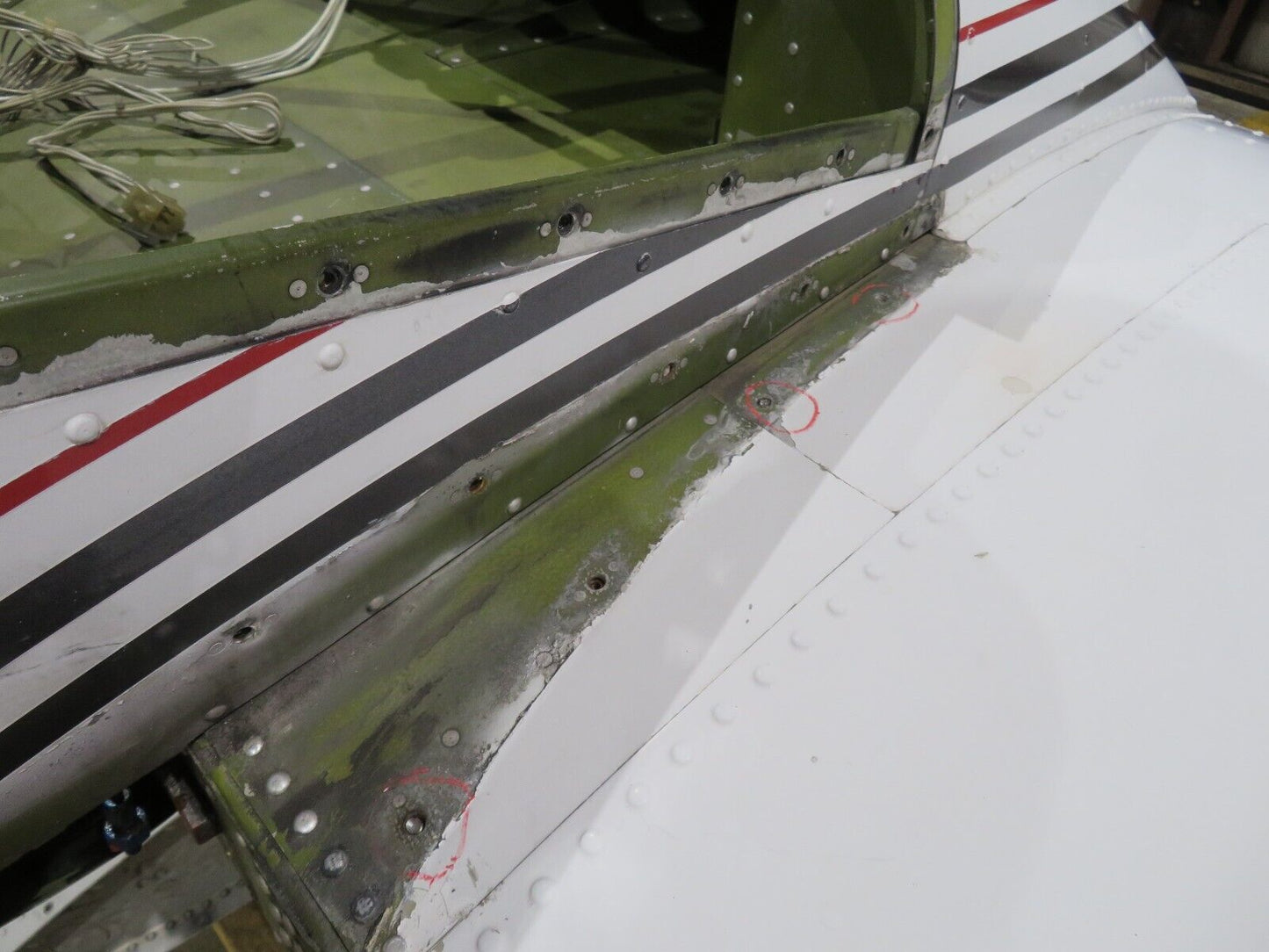 1978 Piper PA-34-200T Seneca RH Wing P/N 37093-04 (0423-103)