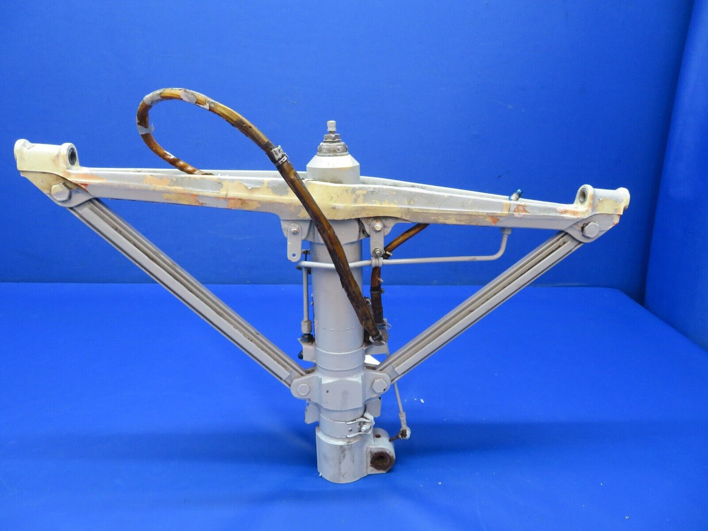 Beech B58P Main Landing Gear Brace & Strut RH P/N 60-810014-3 (0620-440)