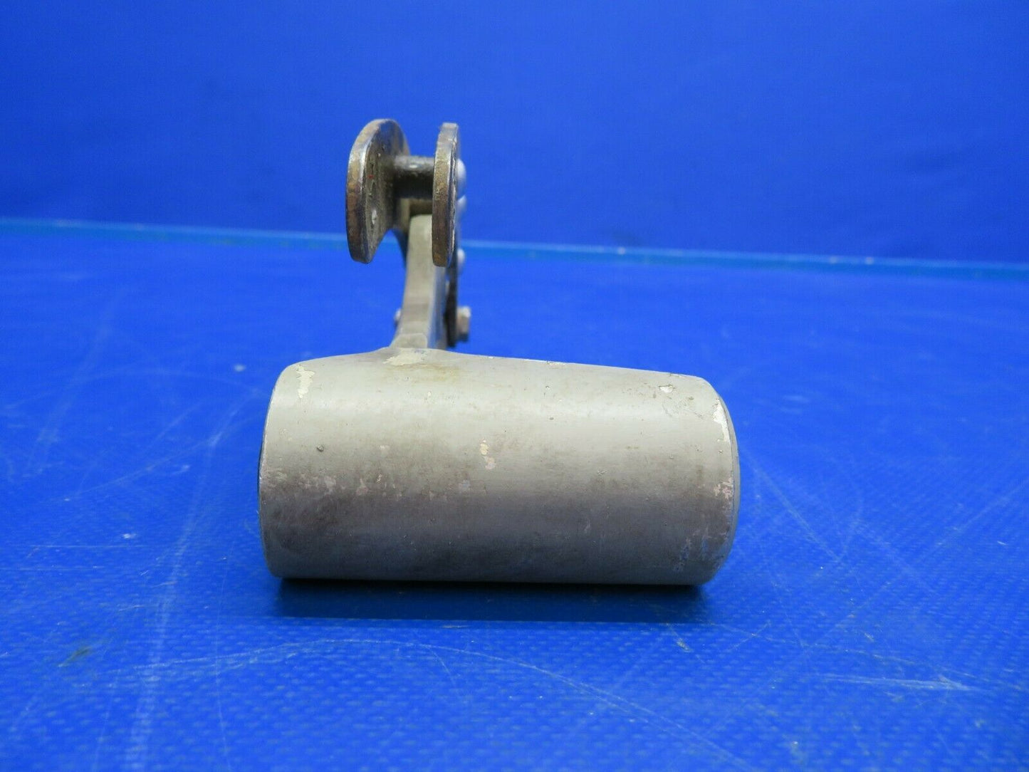 Cessna 310P Bellcrank Assy LH Main Gear P/N 0841104-3, 0843500-6 (0620-739)