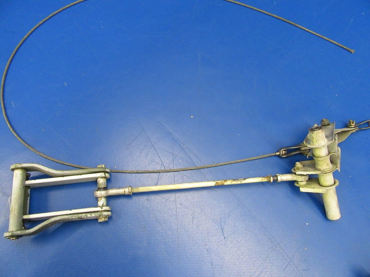 Cessna 310 / T310Q RH Wing Flap Tube Bellcrank & Scissors 5025005-2 (0619-354)