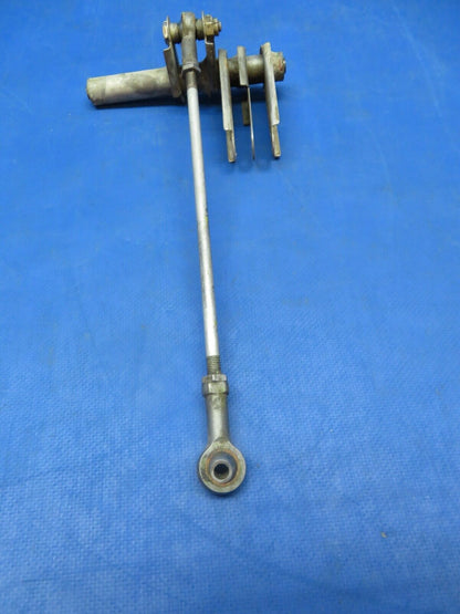 Early Cessna 310 / 310B OTBD Bellcrank LH INBD Flap P/N 0862100-13 (1223-141)