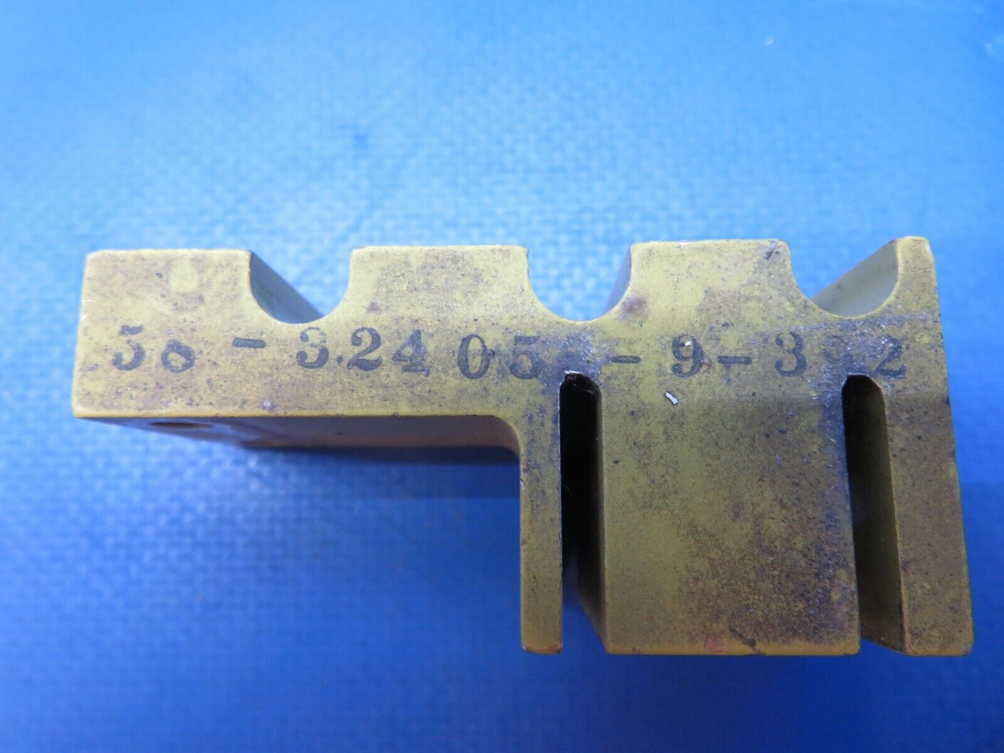 Beech 95-B55 Baron LH & RH Clamp Assy Engine Controls P/N 58-324058-9 (0623-368)