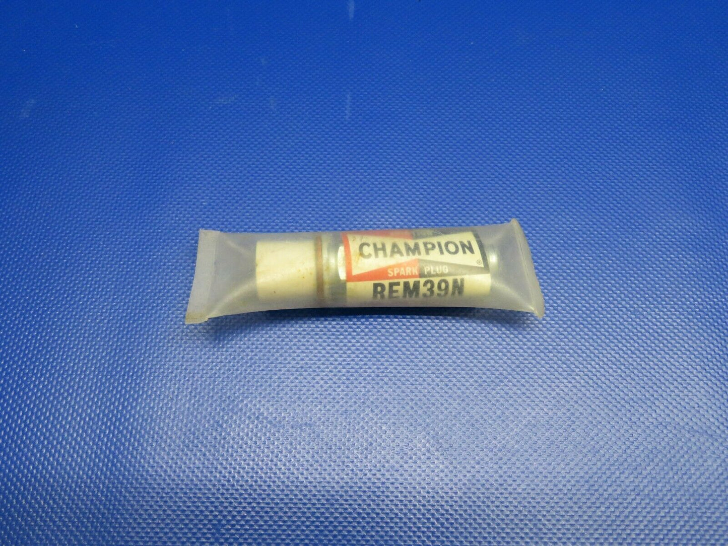 Champion Spark Plug REM39N NOS (1120-341)
