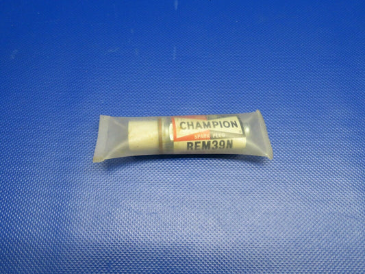 Champion Spark Plug REM39N NOS (1120-341)
