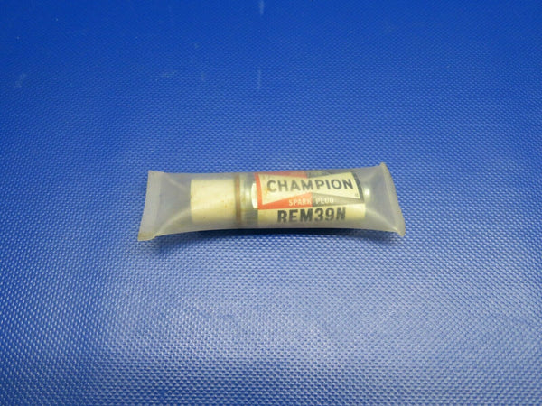 Champion Spark Plug REM39N NOS (1120-341)