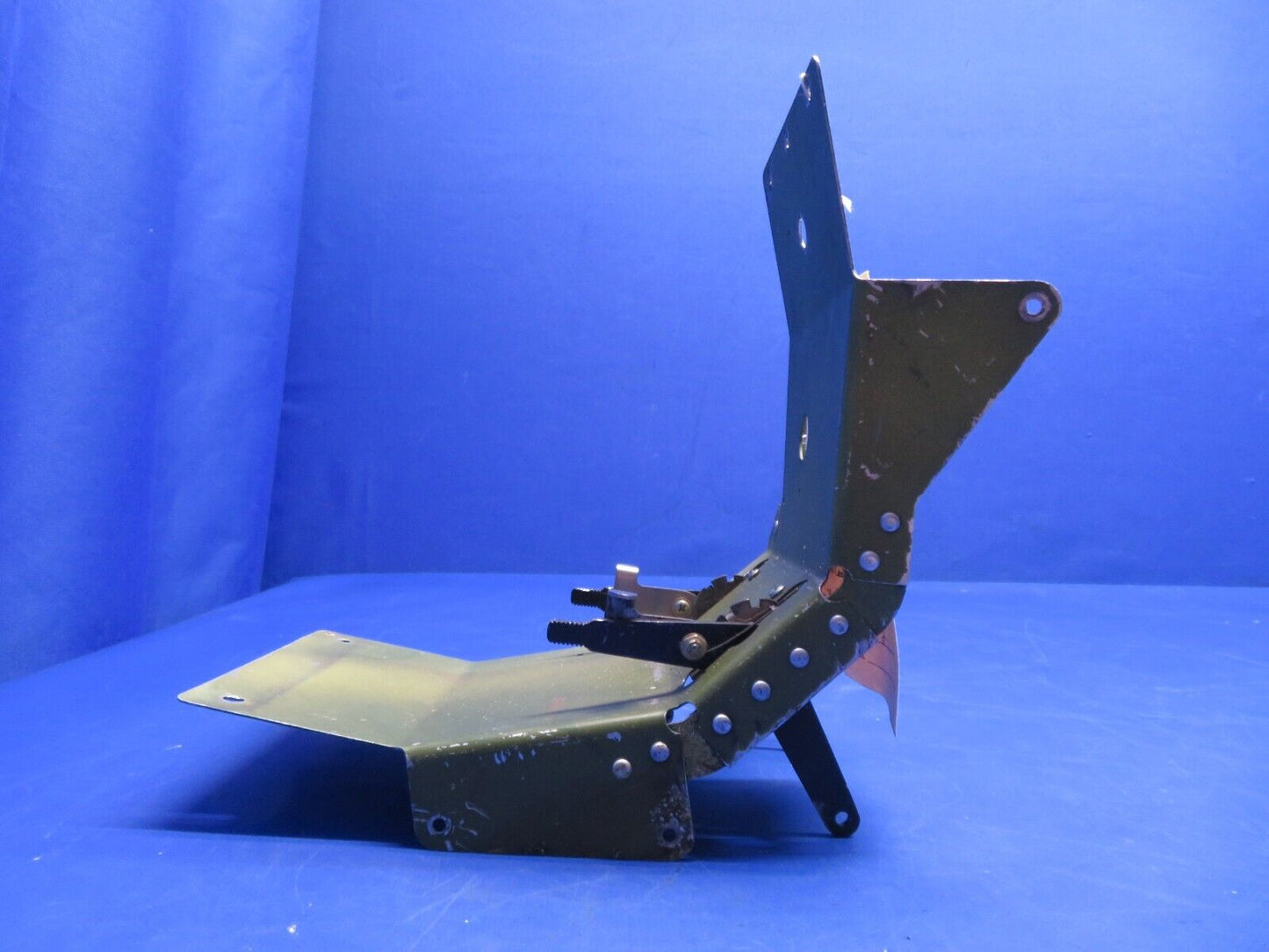 Piper PA-34-200T Control Console & Cowl Flap Lever Pivot P/N 37587-00 (0323-734)