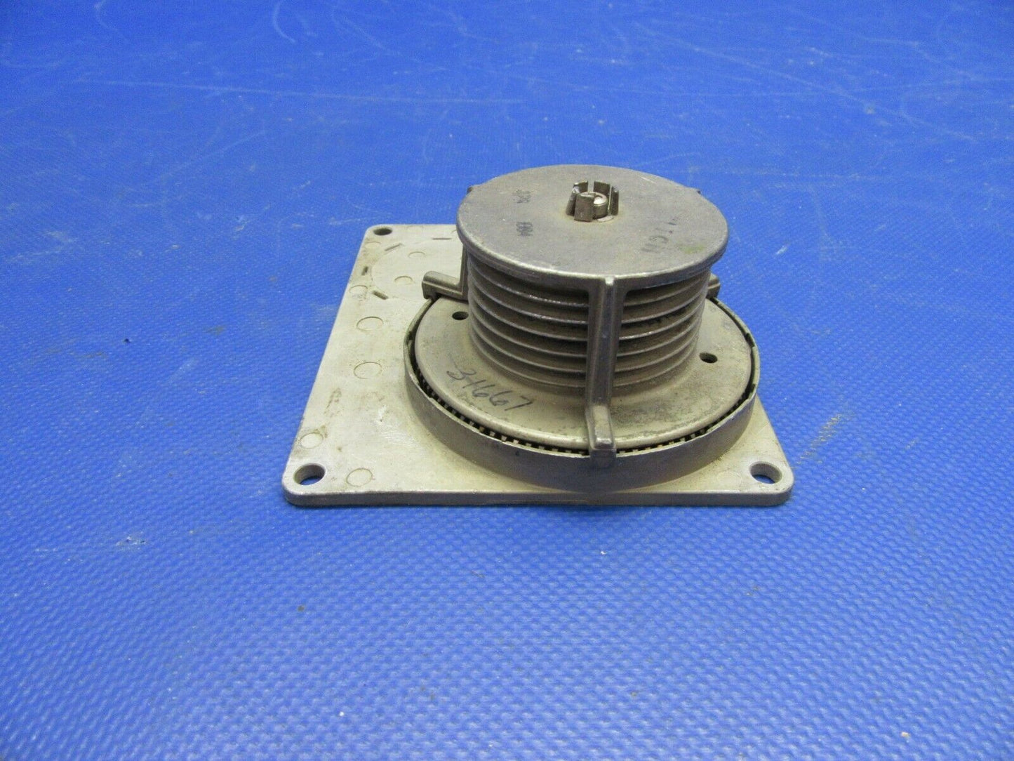 Bendix King KM 275 Servo Mount P/N 065-0030-00 (0821-558)