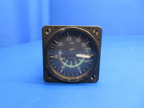 Piper Aerostar 602P Cabin Differential Pressure Gauge P/N 3000-J19 (1022-611)