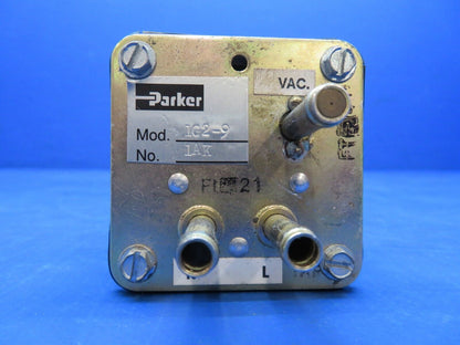 Parker Airborne Suction Gauge P/N 1G2-9 (1223-1003)