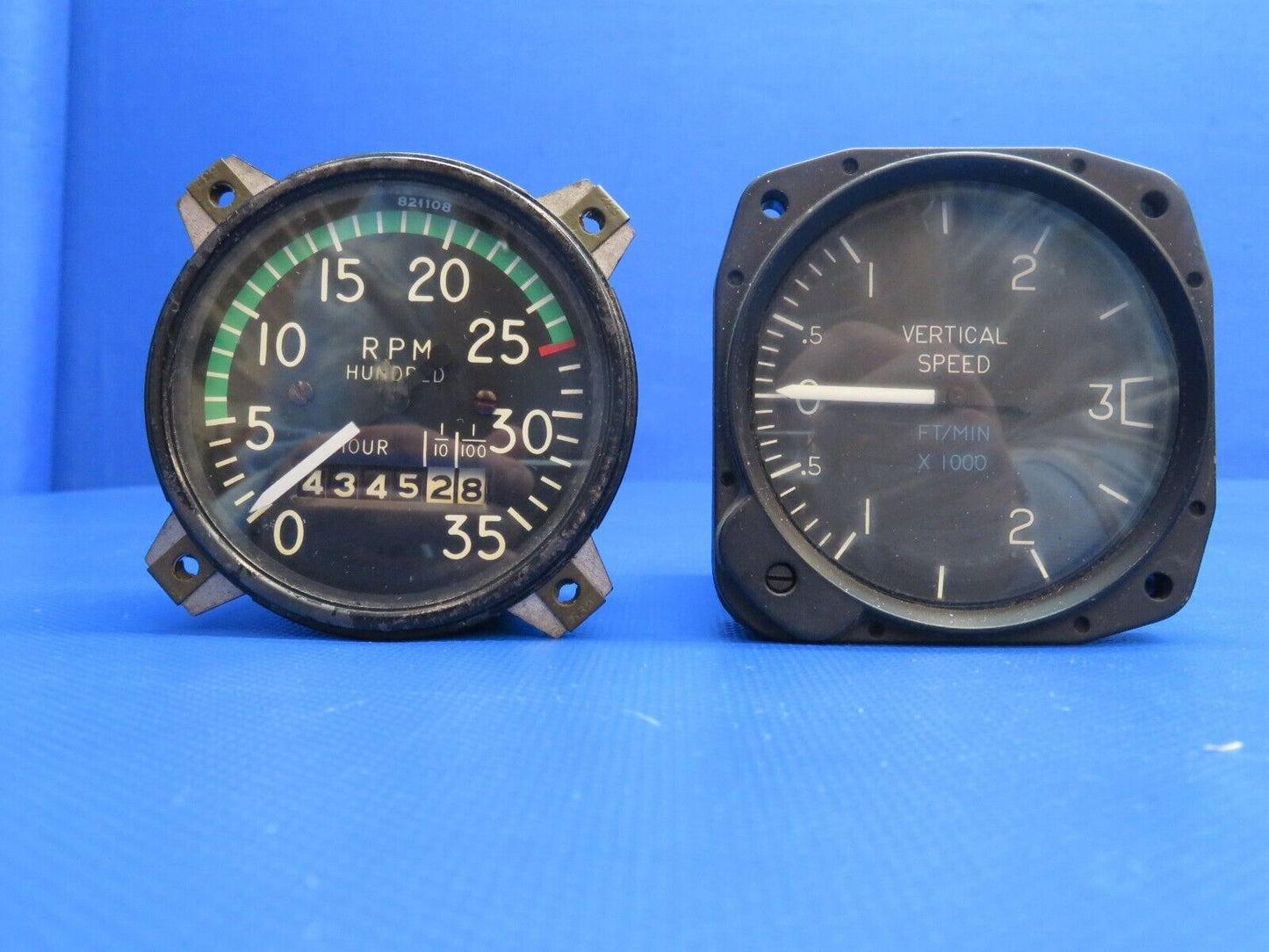 Aircraft Instruments Man Cave / Decoration LOT OF 8 (1223-1130)