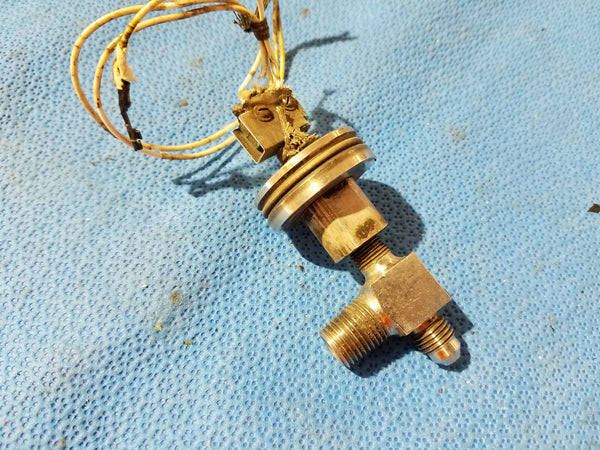 Cessna Fuel Pressure Switch P/N 9910058-2 ALT P/N 1115P25W (0516-247)