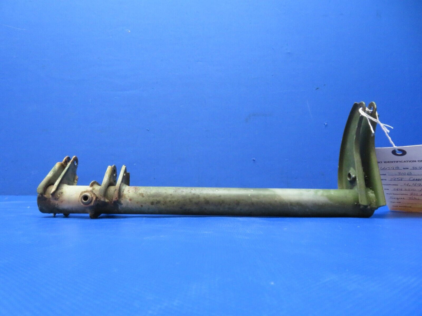 Early Cessna 310 / 310B RH MG Torque Tube Retract P/N 0843510-16 (1223-225)