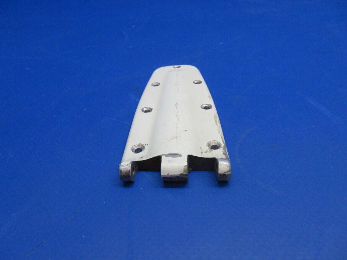 Cessna 210 Cabin Door LWR AFT Hinge P/N 0711037-21 (1122-109)