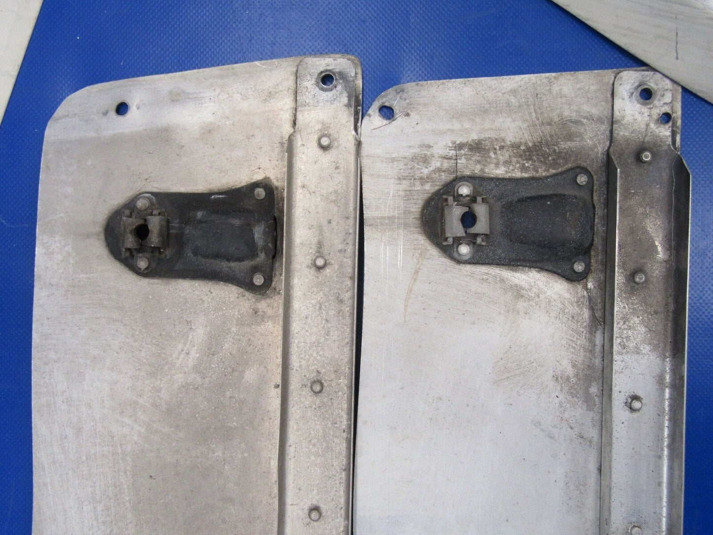 Piper Cherokee PA-28 Cowl Fairing V Channel Lower & Receptacles 1017-108)