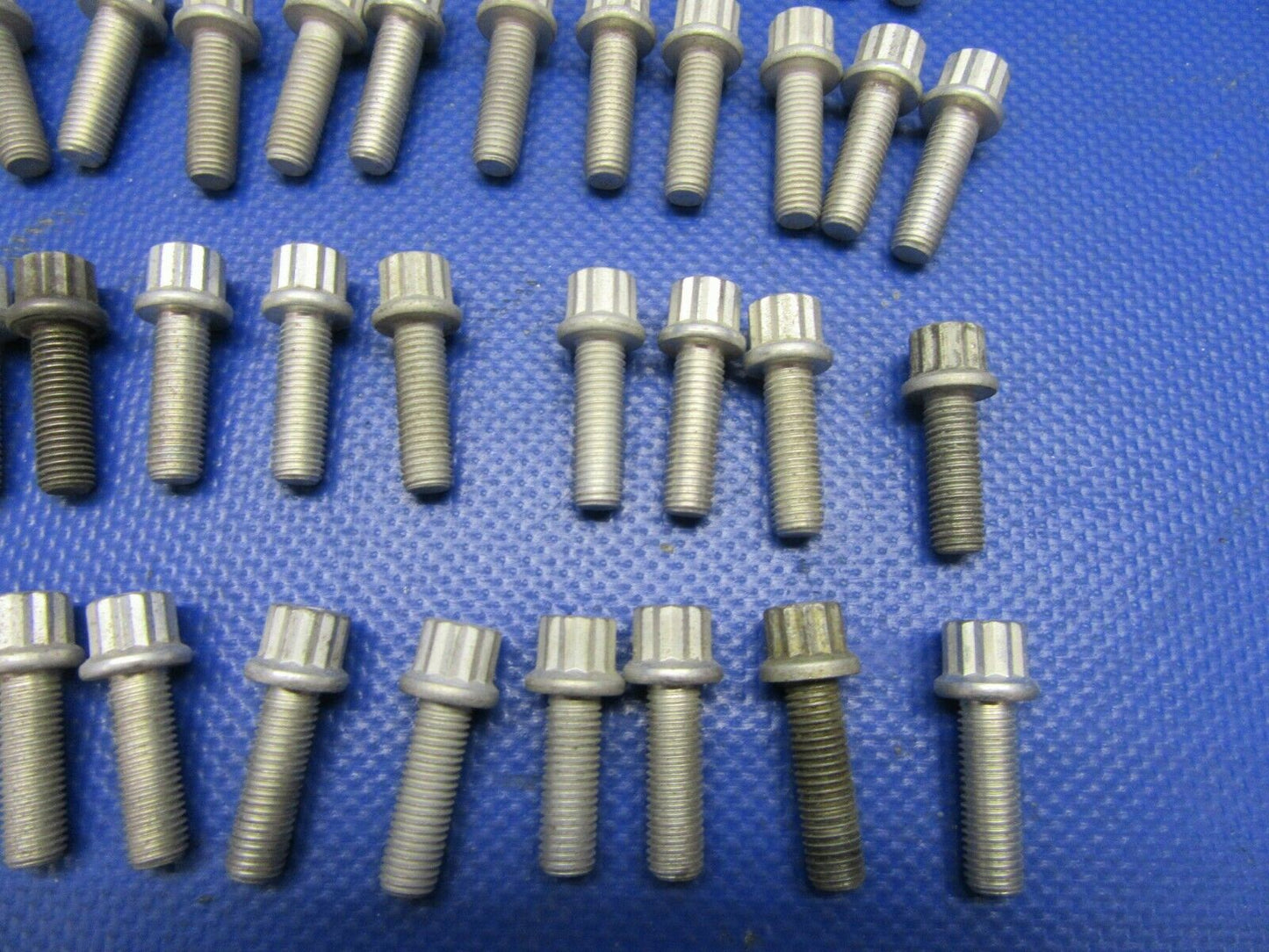 Honewell Aerospace Bolt P/N M59147-11 NOS LOT OF 80 (0921-621)