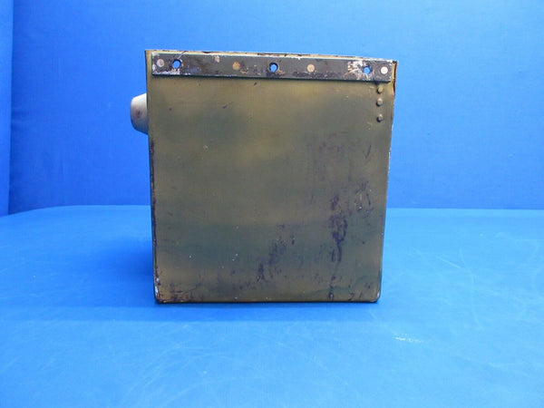 Beech 95-B55 Baron Battery Box Assy w/Lid P/N 002-400001-57 (0523-1102)