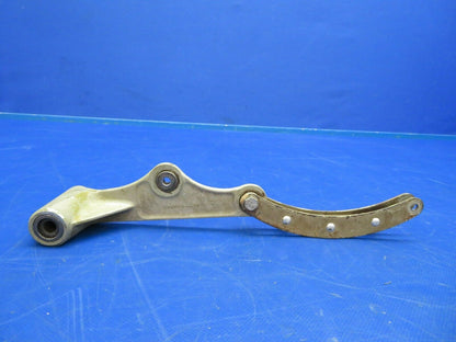 Cessna 310P Bellcrank Assy LH Main Gear P/N 0841104-3, 0843500-6 (0620-739)