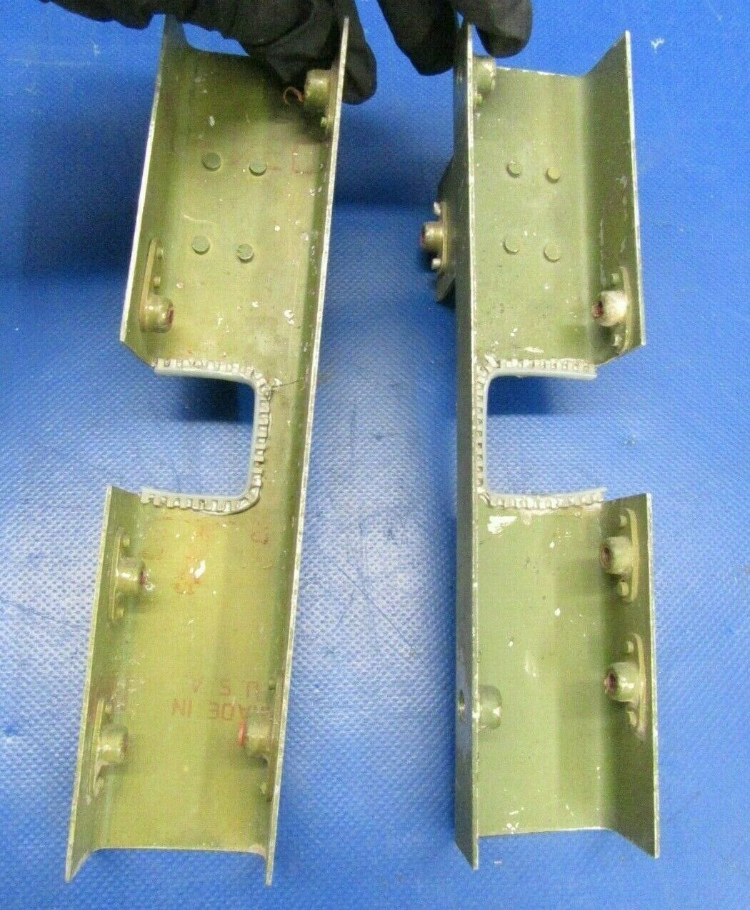 Piper PA-34-200T Seneca II Supports / Brackets Battery FWD (1219-63)