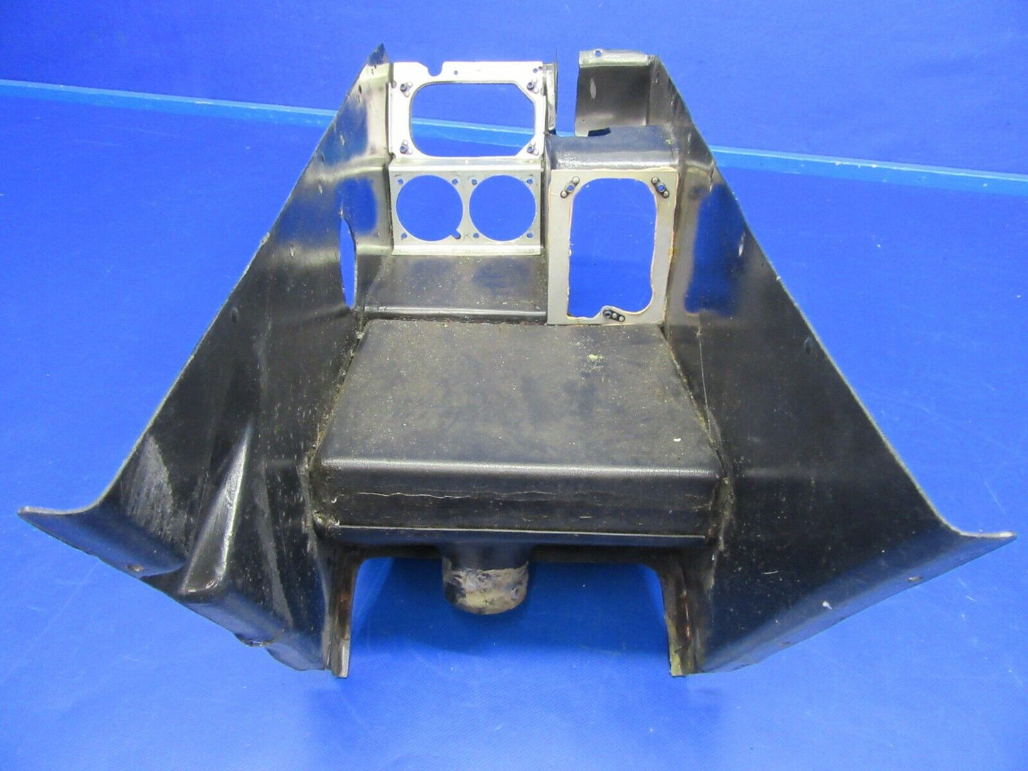 Beech Baron 58P Center Pedestal with Air Conditioning P/N 106-524017-25 (0420-22
