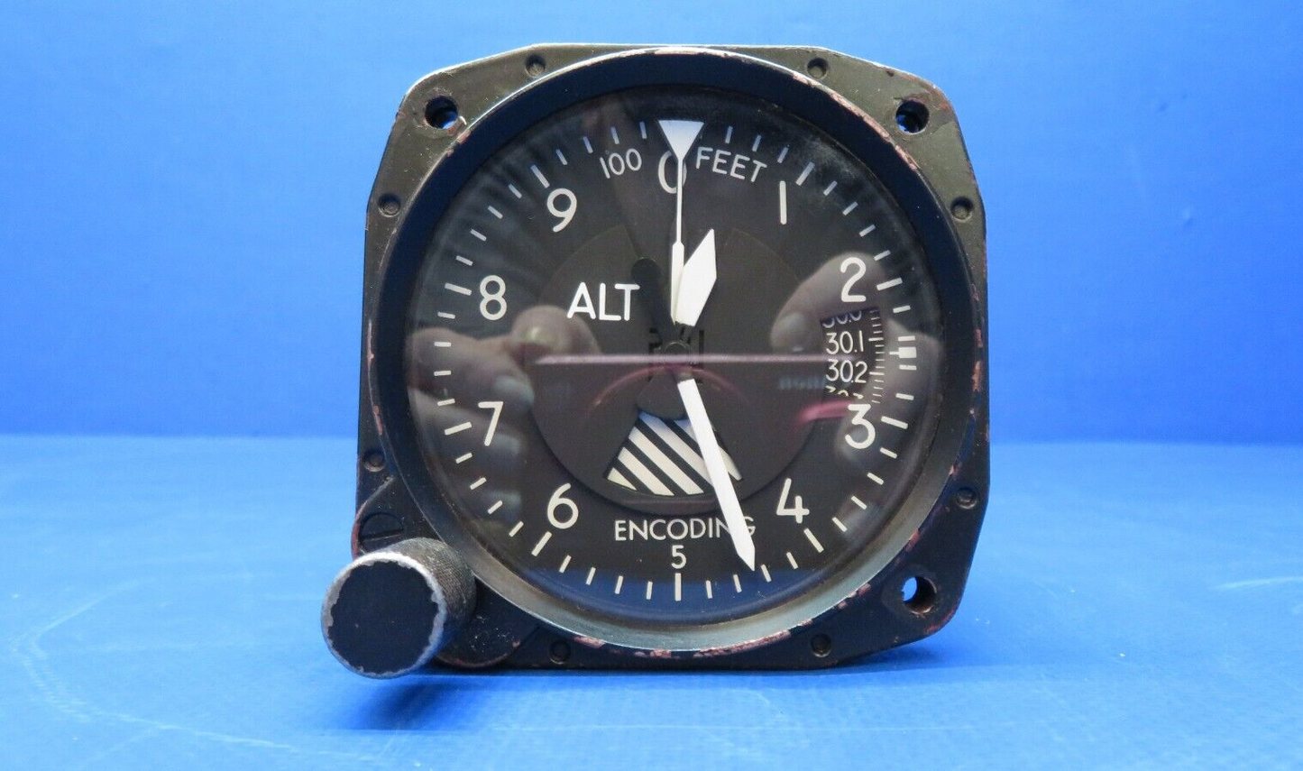 United Instruments Altimeter P/N 5035P-P23 (0523-805)
