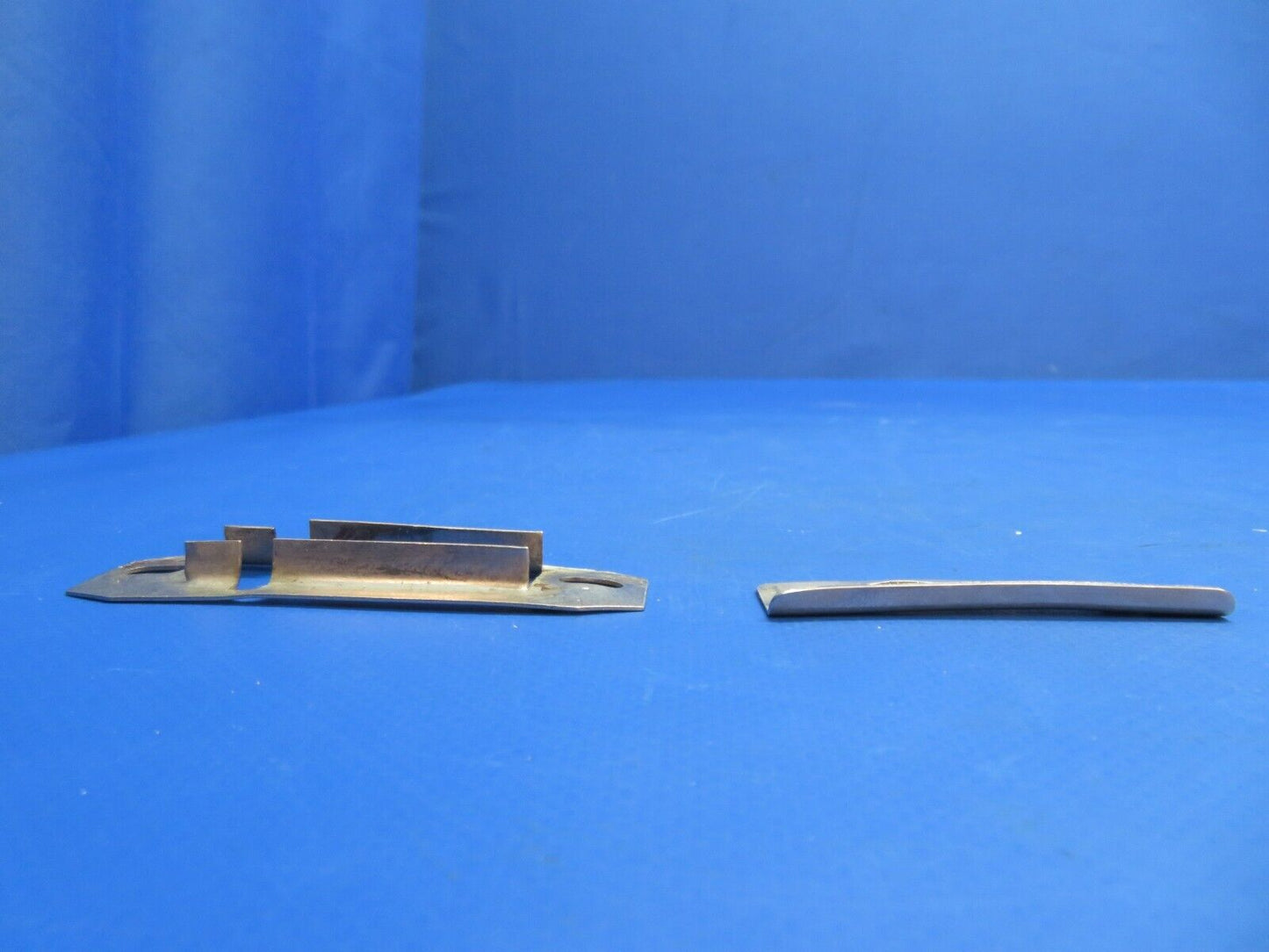 Piper PA-28-180 Cabin Door Pins & Strike Plates P/N 68353-00 LOT (0323-742)