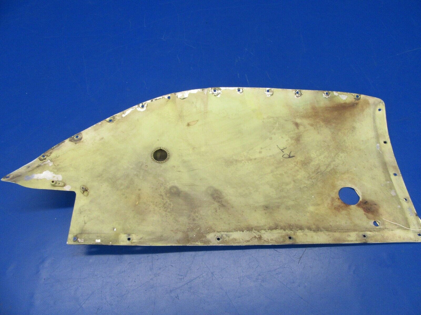 Cessna 310 Fairing Assy w/Shield Vent LWR RH Tip Fuel Tank 0823413-32 (0619-346)