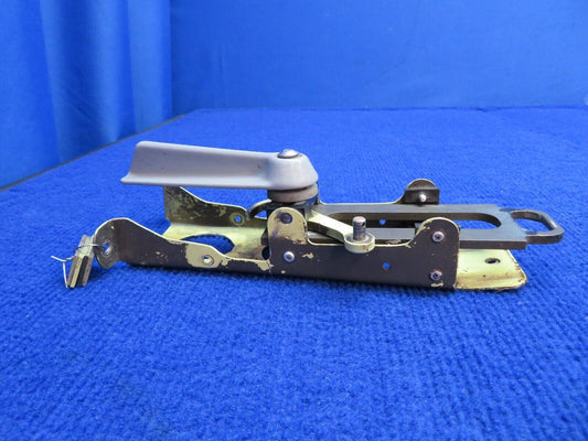 Socata Rear RH Box Assy Door Latch Mechanism w/ Handle P/N 25025003 (0622-901)