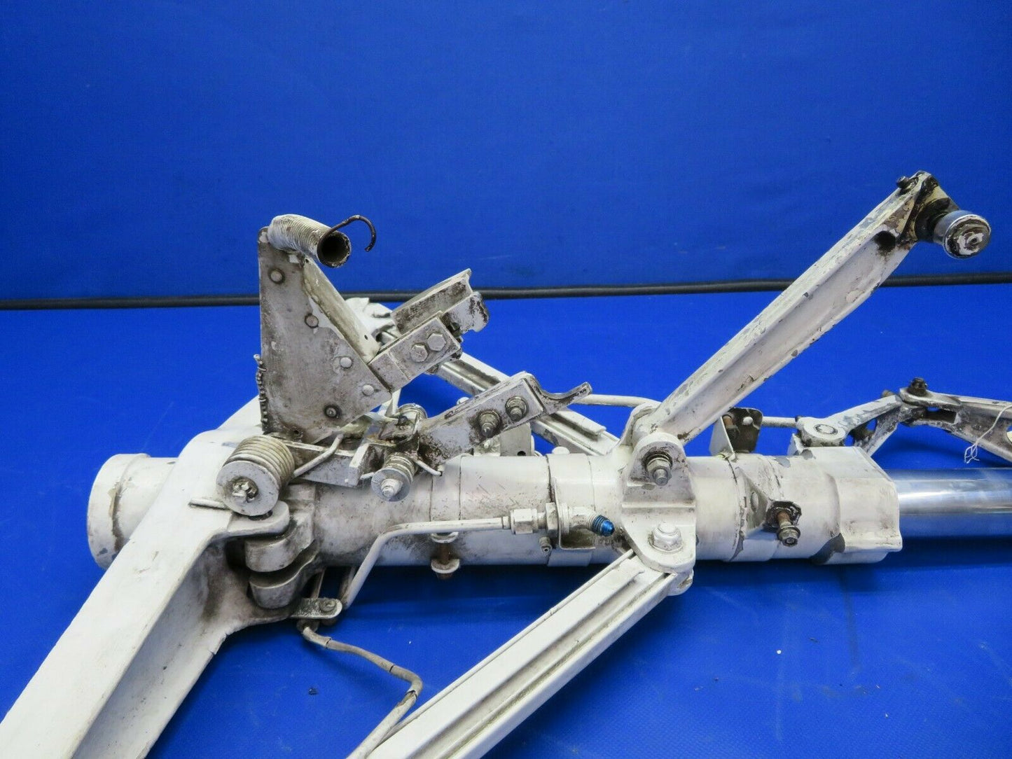 Beech 58 Baron Main Gear Assy LH P/N 95-810002-755 (0521-744)
