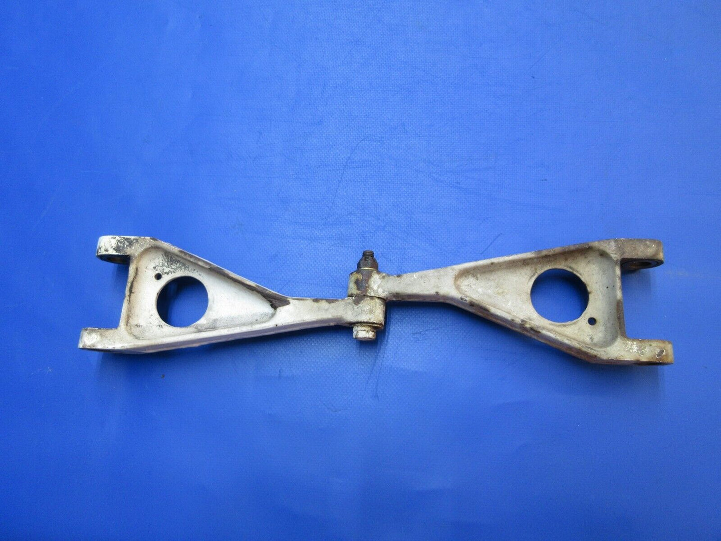 Cessna 401 RH Main Gear Torque Link Assy P/N 5041114-2 (1023-769)