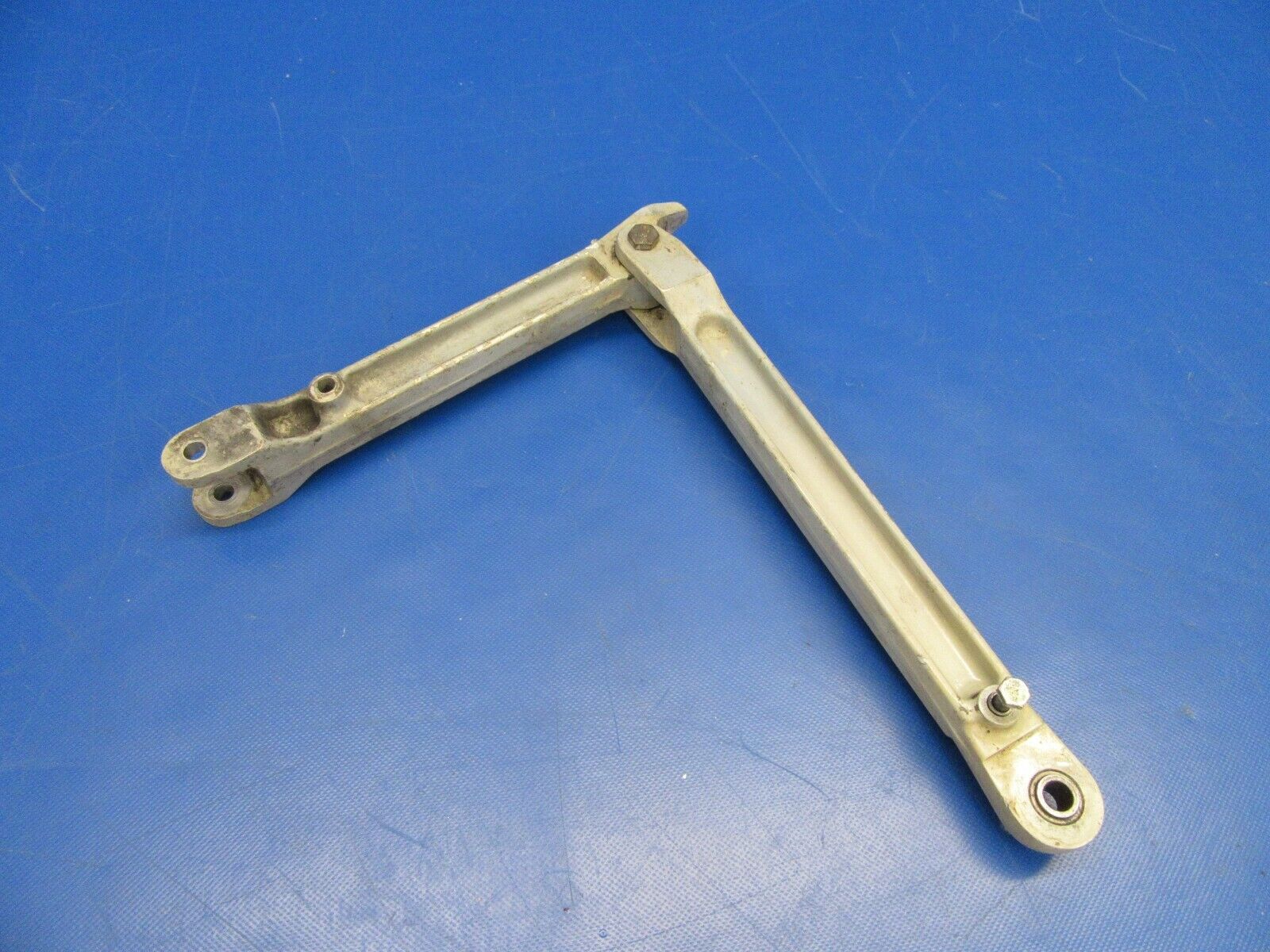 Cessna 310 Main Landing Gear Link Assy P/N 0841103-497, 0841102-497 (0519-338)