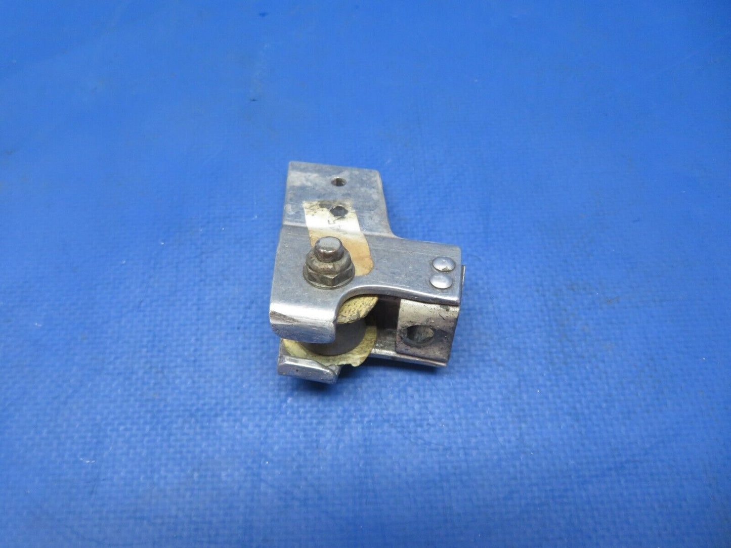 Cessna 172 Wheel Housing Front Seat P/N 0700645-1 (0723-402)
