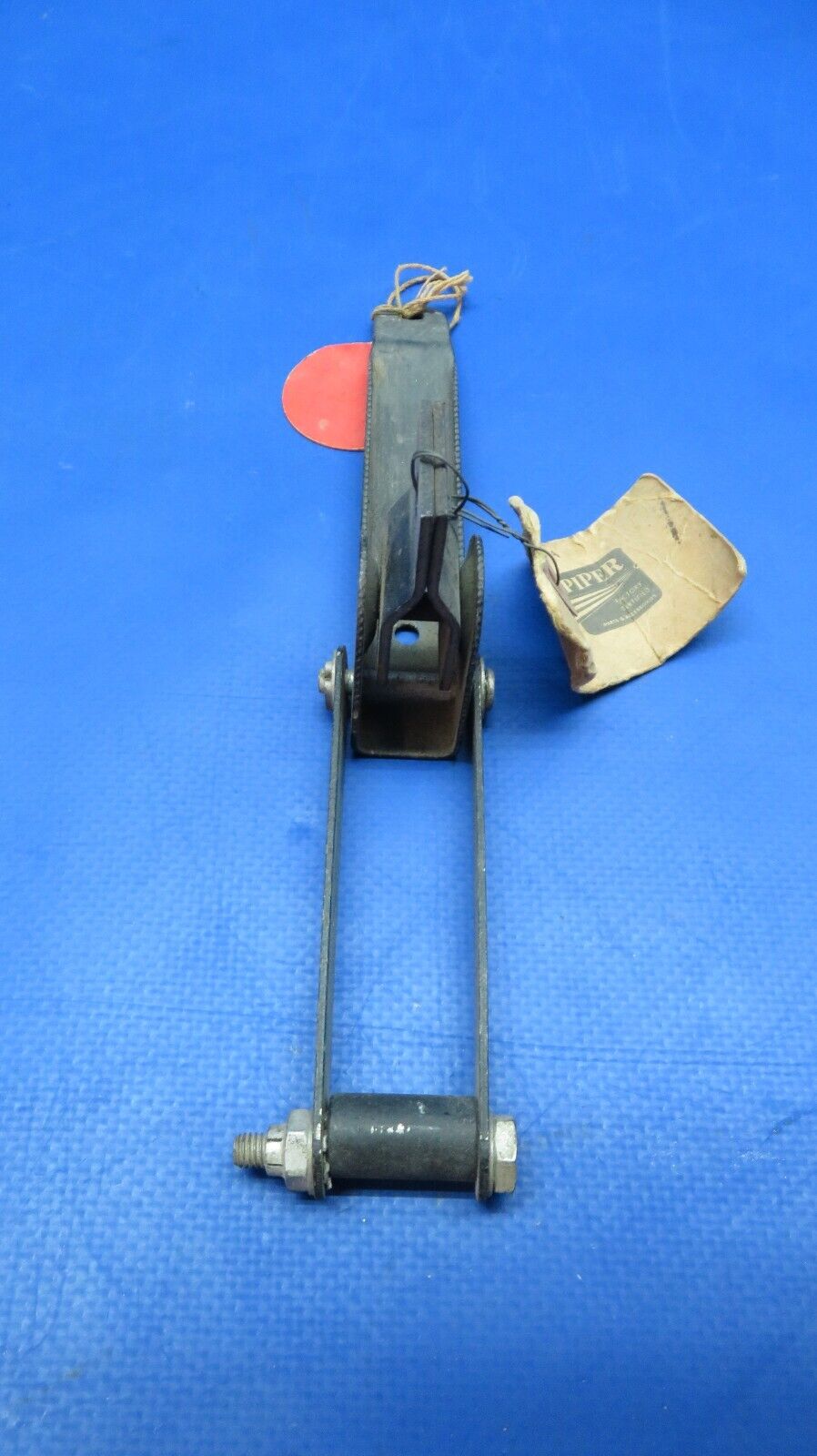 Piper PA-25 Latch Assy AFT Distributor Attachment P/N 61779-00 NOS (0523-129)