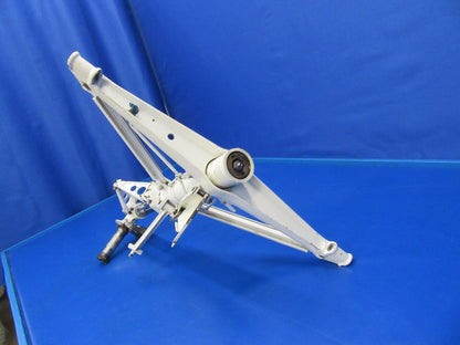 Beech D55 Baron Main Gear RH P/N 95-810002-620 (0717-89)