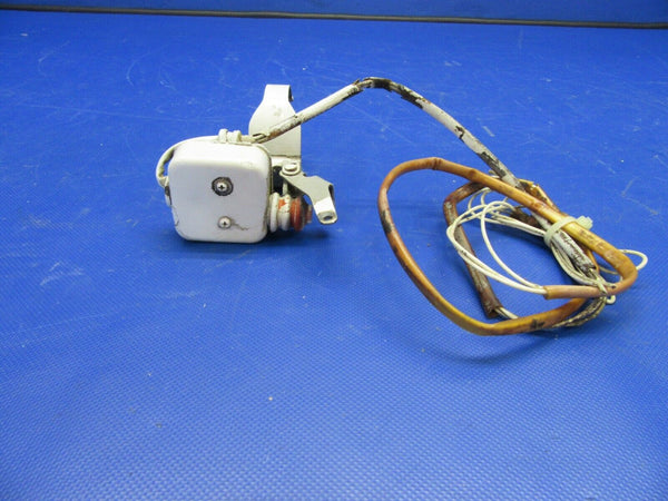 Beech Baron 95-B55 Switch Landing Gear Safety 95-361015-601, 35-361133 (1121-372