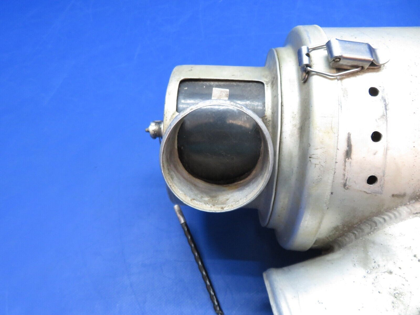 Cessna 310 / 310Q RH Air Induction Canister w/ Cap P/N 0850344-56 (0923-339)
