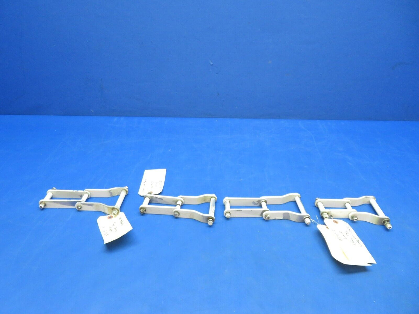 Cessna 310 / 310Q Right Wing Flap Scissors Assy P/N 0862101 LOT (0923-697)