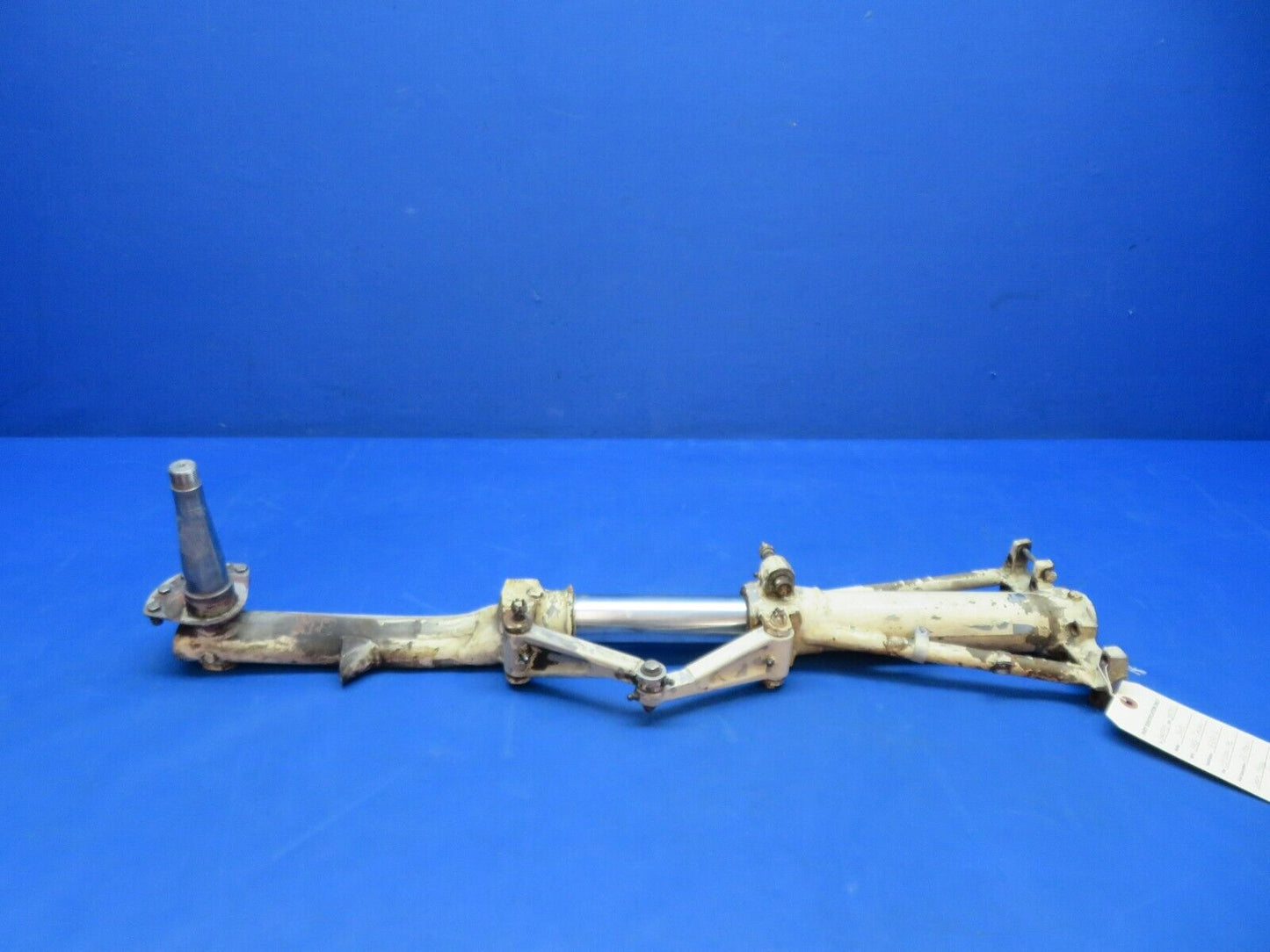 Early Cessna 310 / 310B RH Main Gear Assy P/N 0841000-96 FOR PARTS (1223-188)