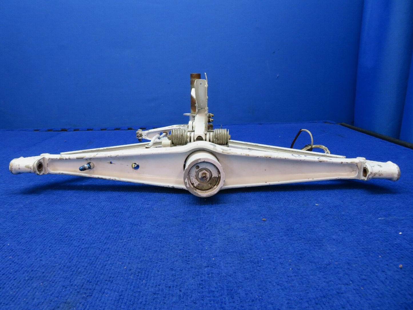 Beech Baron LH Main Gear P/N 35-815247-25 FOR PARTS (0522-826)