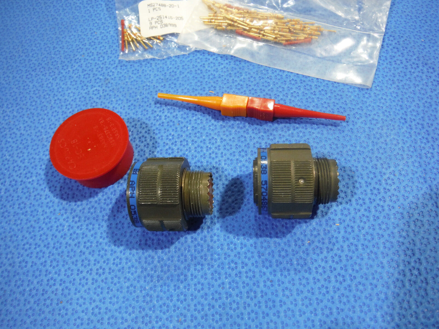 Amphenol Circular Connectors  LOT OF 2  P/N MS27473T16F26S     (1015-27)