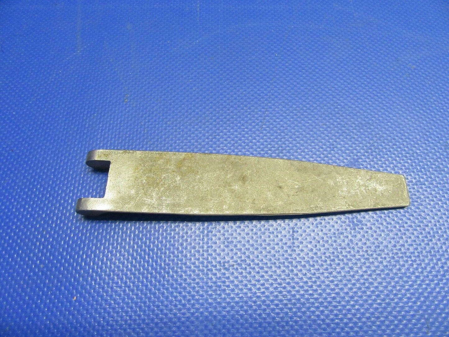 Aero Commander Hinge Half P/N 330159-11, 4330159-9 NOS (0921-636)