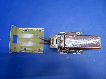 Piper PA-28R-201T Cabin Door Latch Assy w/ Cover P/N 79515-04 (1122-827)