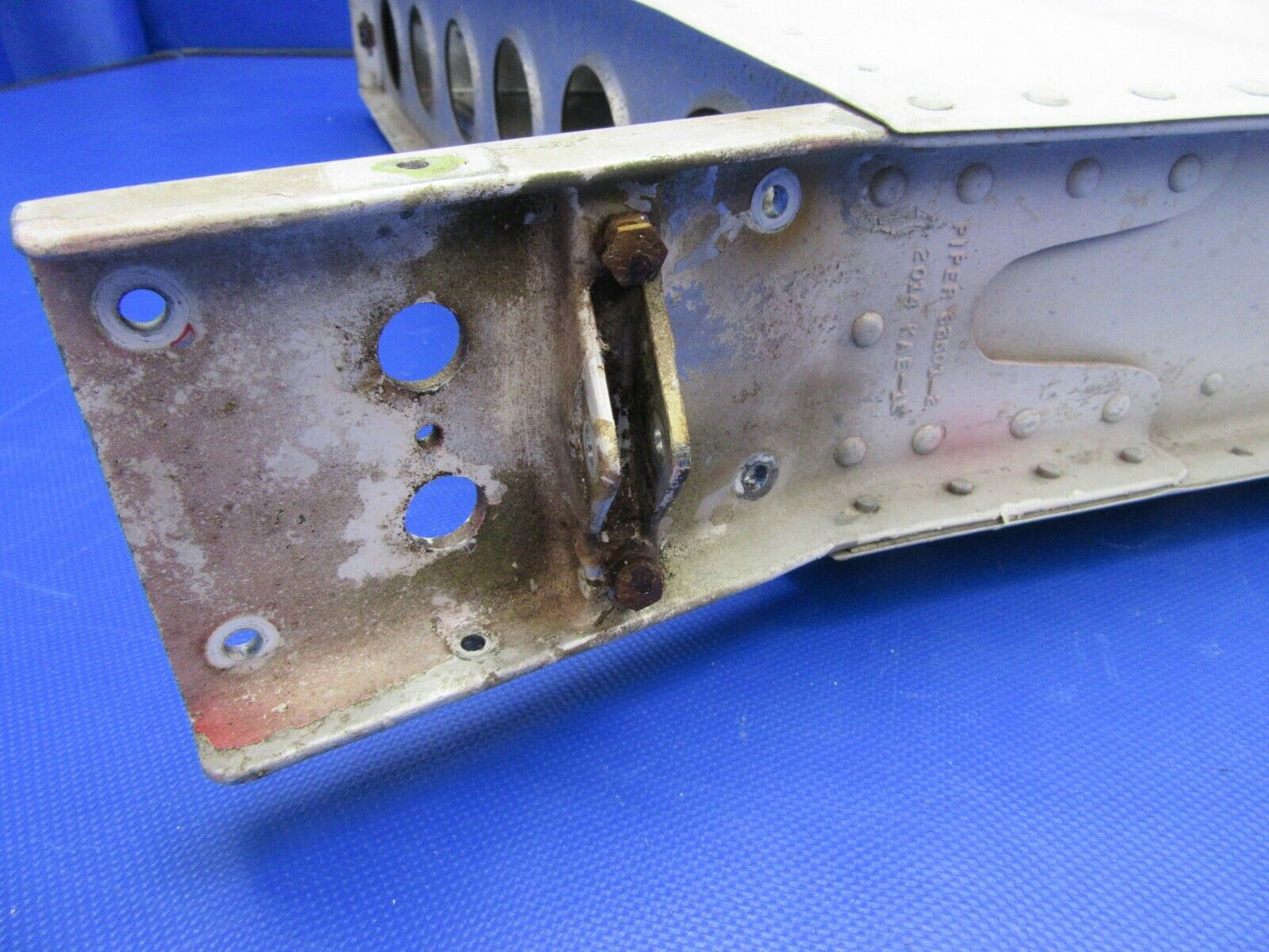 Piper PA-28-140 Vertical Fin / Stabilizer Assembly P/N 63500-08 (0321-229)