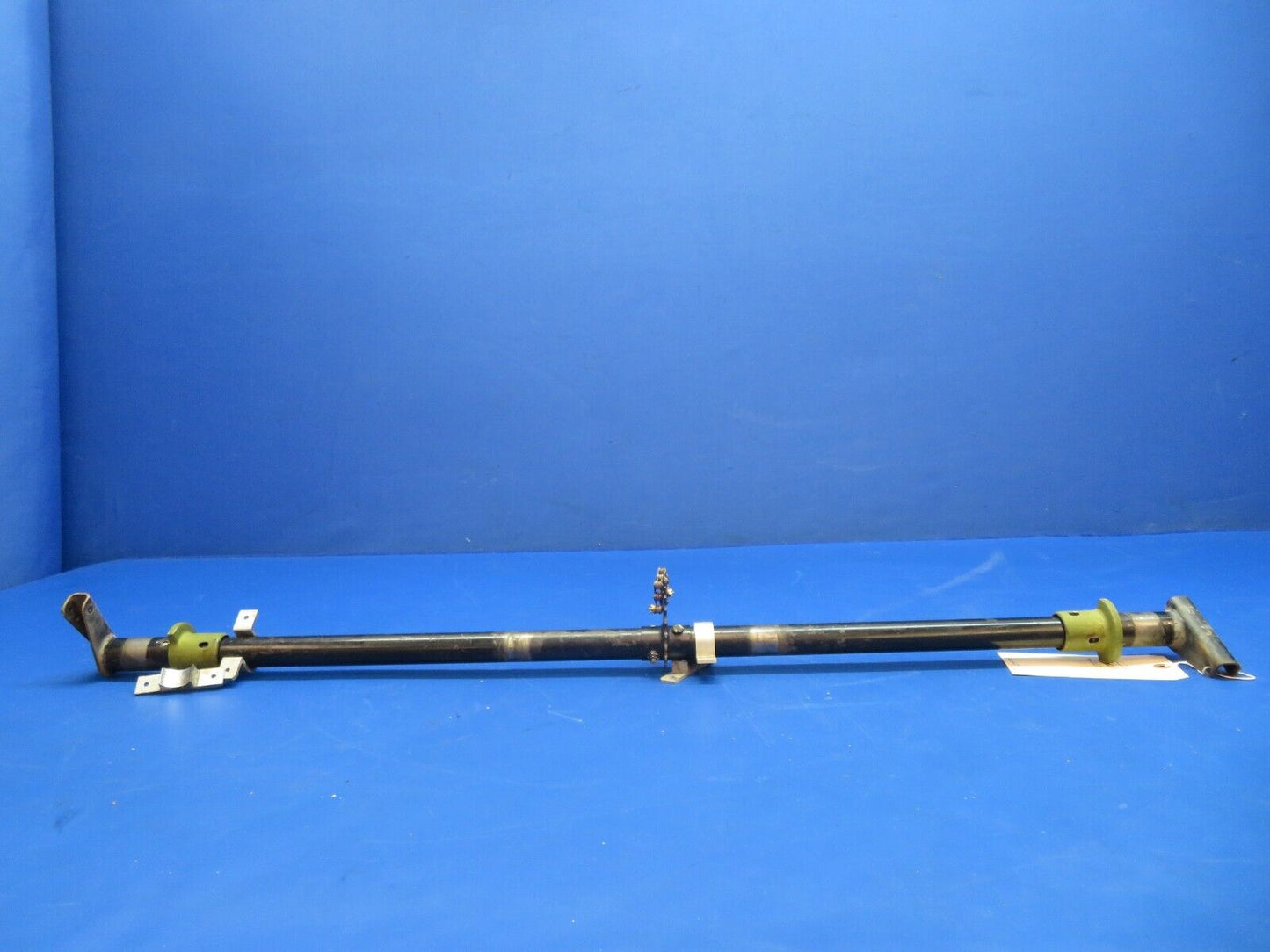 Piper PA-28R-201T Flap Torque Tube Assy P/N 62705-00, 62705-000 (1122-818)