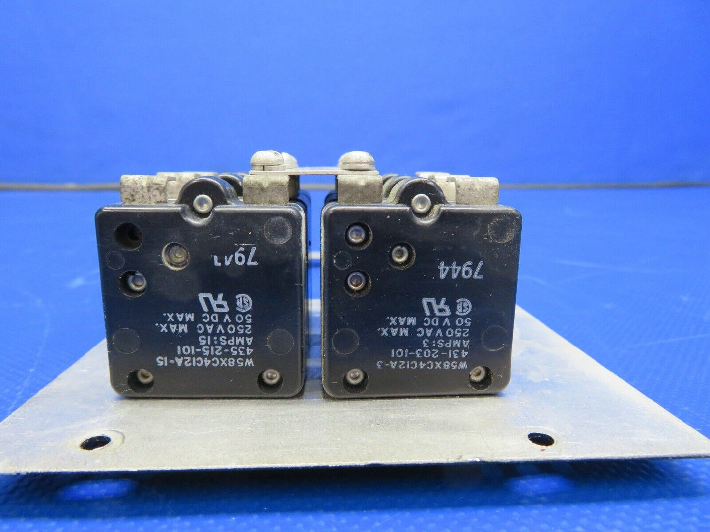 Piper PA-235 Fuse Holder Circuit Breaker Panel w/ Circuit Breakers (0121-416)