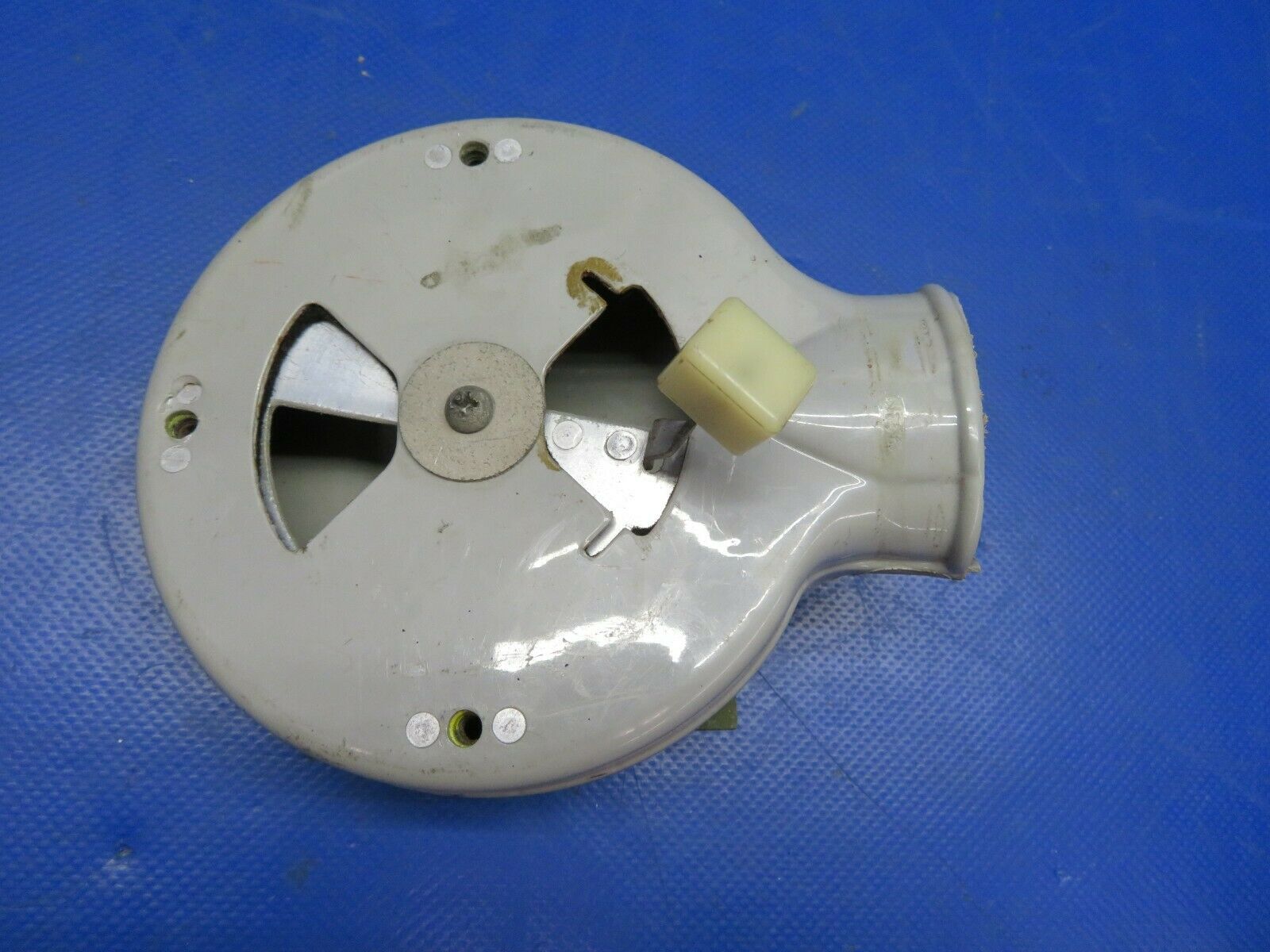 Cessna 310P Valve Assy Heat Control LH Pilot P/N 0813822-1 (0620-712)